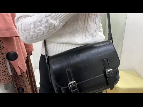 ❤️ Masturbazione publica di a ghjovana cagna FeralBerry cù un dildo in a sala di prove ️ Video sessu à co.assistdoctor23.ru ❌