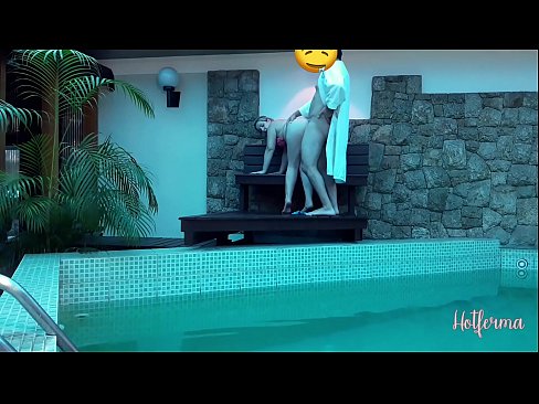 ❤️ Boss invita a cameriera à a piscina, ma ùn pudia resiste à un caldu ️ Video sessu à co.assistdoctor23.ru ❌